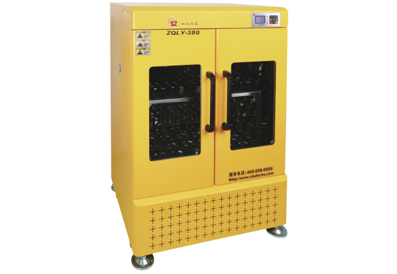 床に立つインキュベーターシェーカーZQLY-380 (495L)